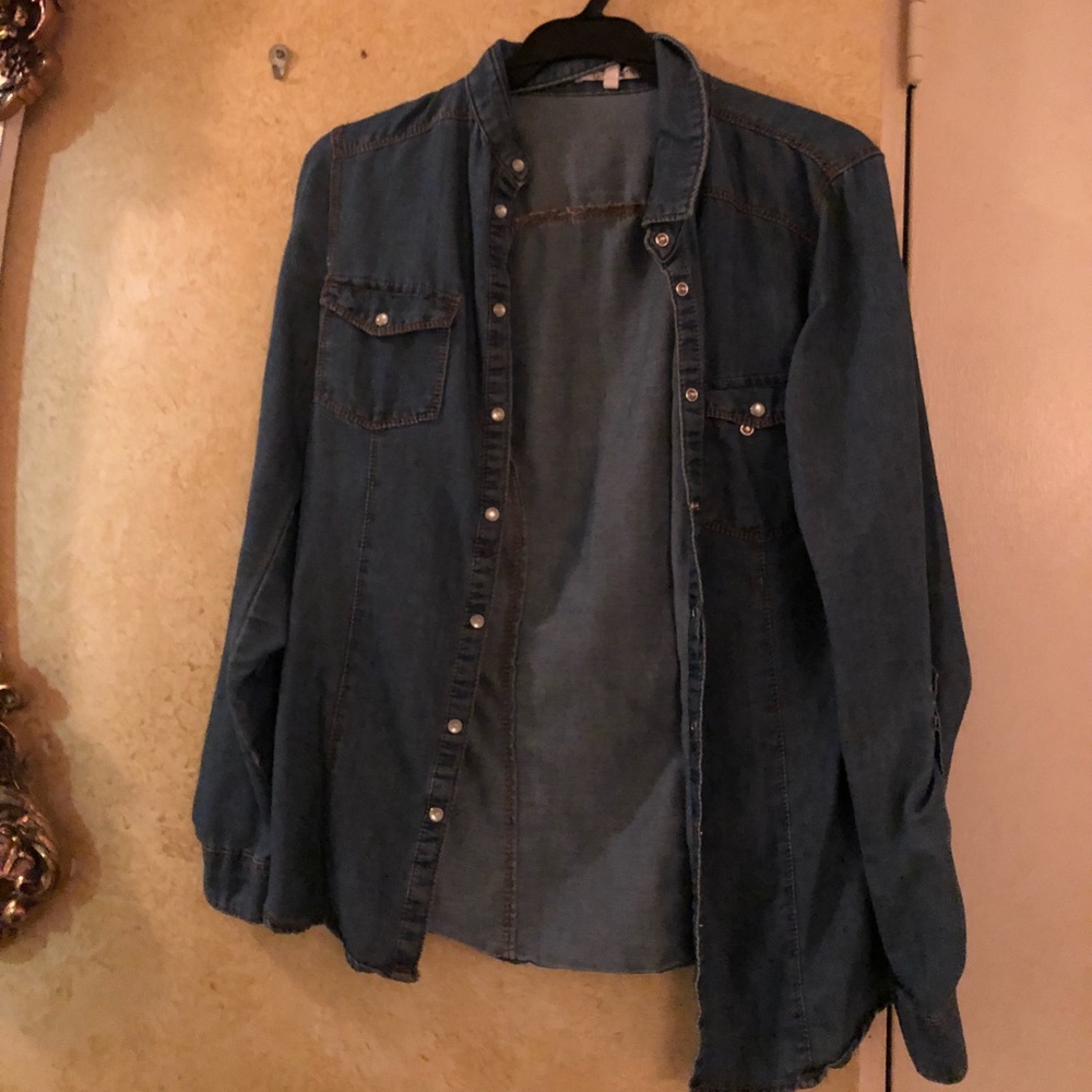 DENIM BUTTON UP